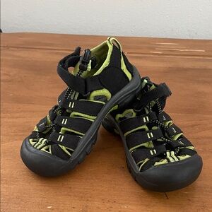 Keen Kids Black and Green Outdoor Sandals Size 11